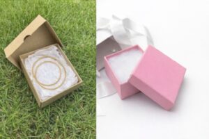 Exempel på säker paketering av smycken i små askar för frakt.